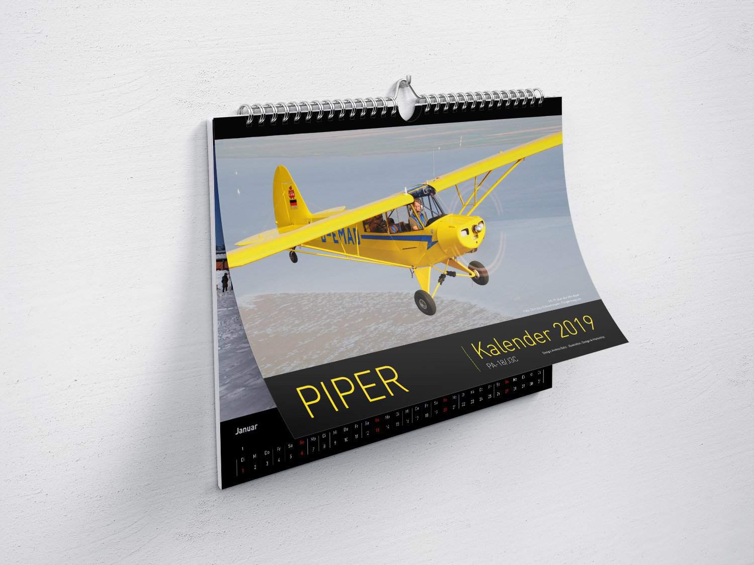 Piper-Kalender 2019, Rolf Wittorf, Piper PA-18, Prindesign, Kalender-Design, Grafik-Design, Andrea-Baitz, Grafikdesigner, Eckernförde, Raum Kiel, Rendsburg, Flensburg, Hamburg, Schleswig-Holstein