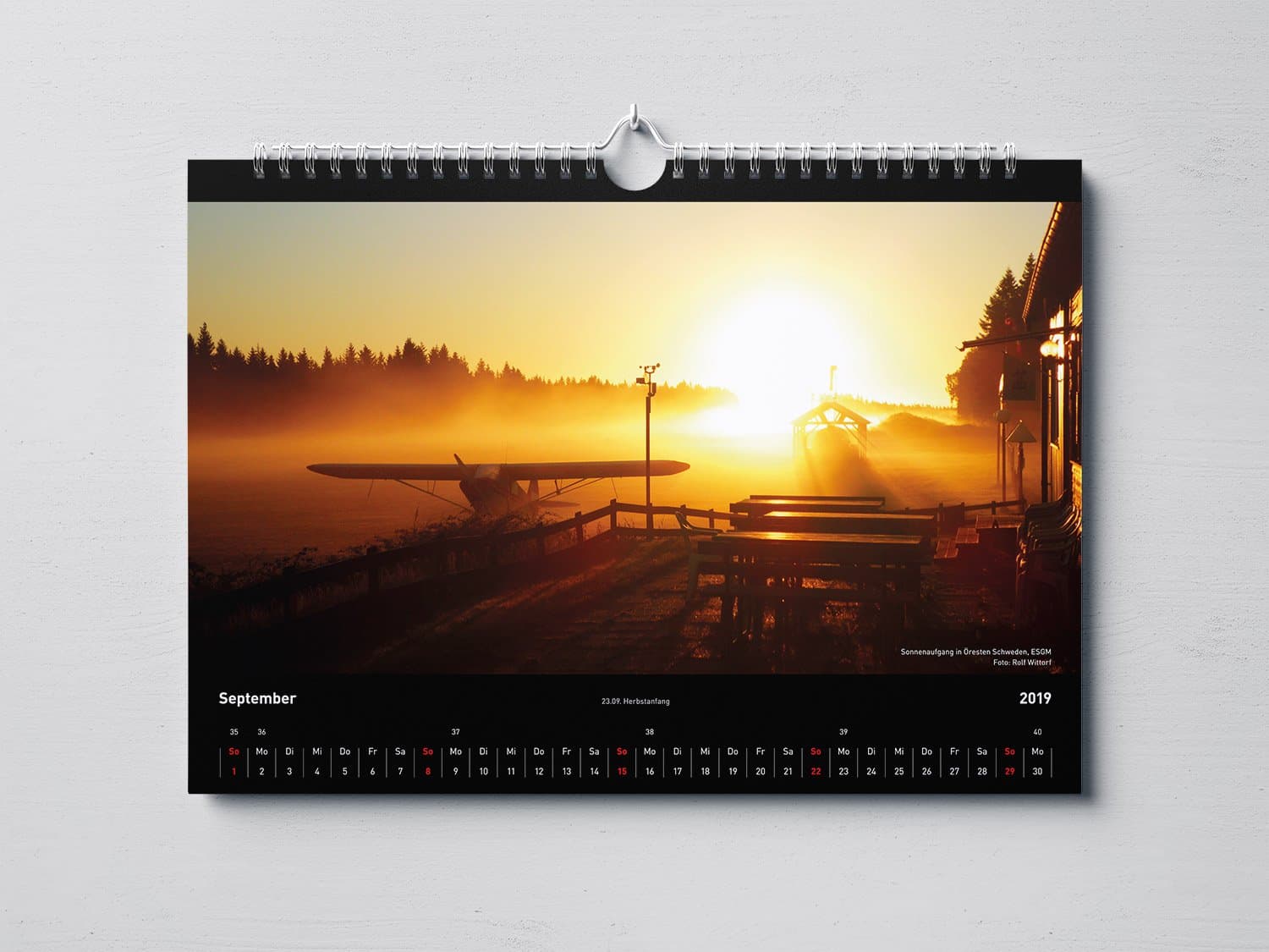 Piper-Kalender 2019, Rolf Wittorf, Piper PA-18, Prindesign, Kalender-Design, Grafik-Design, Andrea-Baitz, Grafikdesigner, Eckernförde, Raum Kiel, Rendsburg, Flensburg, Hamburg, Schleswig-Holstein